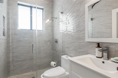 House in Miami, Florida 4 bedrooms, 221.2 sq.m. № 1756668 - photo 28