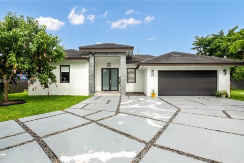 Villa ou maison à vendre à Miami, Floride: 4 chambres, 221.2 m2 № 1756668 - photo 5