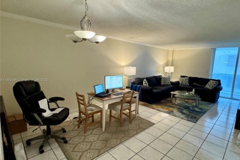 Condominio en venta en Miami Beach, Florida, 2 dormitorios, 104.14 m2 № 1929480 - foto 14