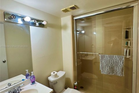 Condominio en venta en Miami Beach, Florida, 2 dormitorios, 104.14 m2 № 1929480 - foto 12