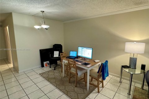 Condominio en venta en Miami Beach, Florida, 2 dormitorios, 104.14 m2 № 1929480 - foto 16