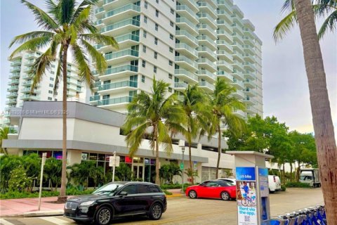 Condominio en venta en Miami Beach, Florida, 2 dormitorios, 104.14 m2 № 1929480 - foto 4