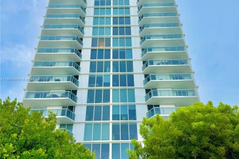 Condominio en venta en Miami Beach, Florida, 2 dormitorios, 104.14 m2 № 1929480 - foto 2