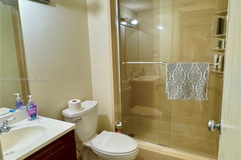 Condominio en venta en Miami Beach, Florida, 2 dormitorios, 104.14 m2 № 1929480 - foto 11