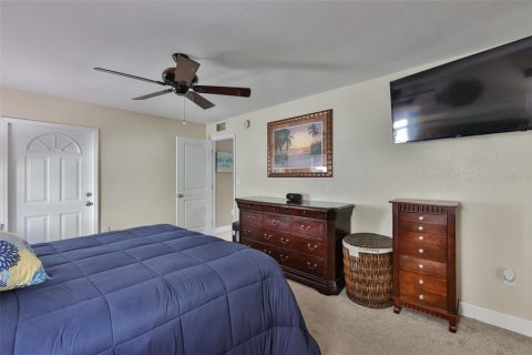 House in Seminole, Florida 3 bedrooms, 186.18 sq.m. № 2235428 - photo 25