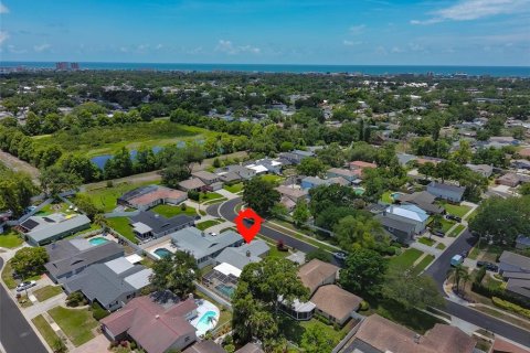 House in Seminole, Florida 3 bedrooms, 186.18 sq.m. № 2235428 - photo 12