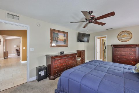 House in Seminole, Florida 3 bedrooms, 186.18 sq.m. № 2235428 - photo 24