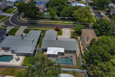 House in Seminole, Florida 3 bedrooms, 186.18 sq.m. № 2235428 - photo 15