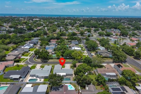 House in Seminole, Florida 3 bedrooms, 186.18 sq.m. № 2235428 - photo 14