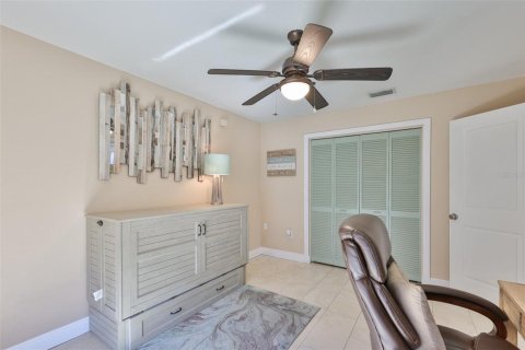 House in Seminole, Florida 3 bedrooms, 186.18 sq.m. № 2235428 - photo 29