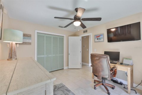 House in Seminole, Florida 3 bedrooms, 186.18 sq.m. № 2235428 - photo 30