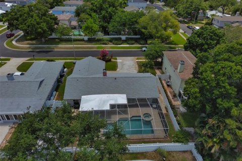 House in Seminole, Florida 3 bedrooms, 186.18 sq.m. № 2235428 - photo 16