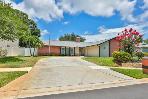 House in Seminole, Florida 3 bedrooms, 186.18 sq.m. № 2235428 - photo 17