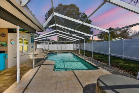 House in Seminole, Florida 3 bedrooms, 186.18 sq.m. № 2235428 - photo 2