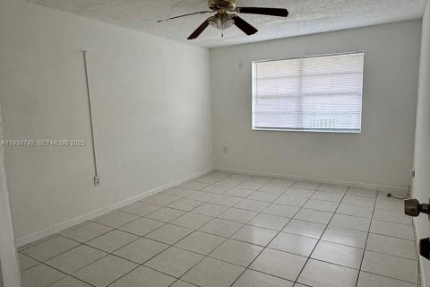 Copropriété à louer à Miami Gardens, Floride: 2 chambres, 78.04 m2 № 1990537 - photo 14