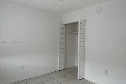 Copropriété à louer à Miami Gardens, Floride: 2 chambres, 78.04 m2 № 1990537 - photo 11