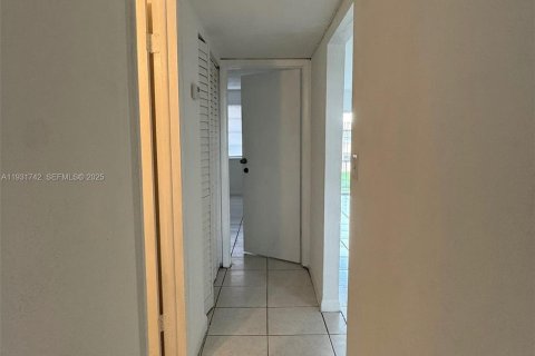 Copropriété à louer à Miami Gardens, Floride: 2 chambres, 78.04 m2 № 1990537 - photo 13