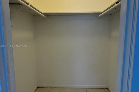 Copropriété à louer à Miami Gardens, Floride: 2 chambres, 78.04 m2 № 1990537 - photo 16