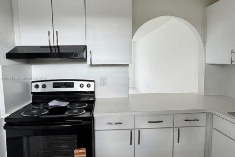Copropriété à louer à Miami Gardens, Floride: 2 chambres, 78.04 m2 № 1990537 - photo 3