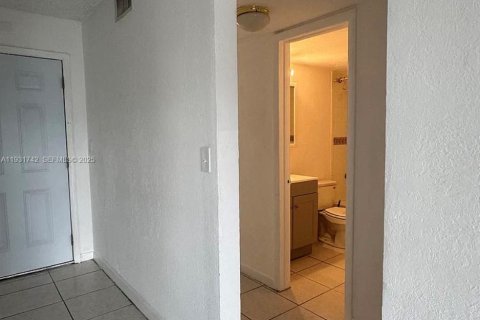 Copropriété à louer à Miami Gardens, Floride: 2 chambres, 78.04 m2 № 1990537 - photo 8