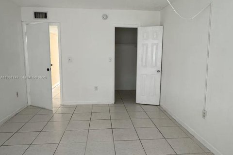 Copropriété à louer à Miami Gardens, Floride: 2 chambres, 78.04 m2 № 1990537 - photo 15