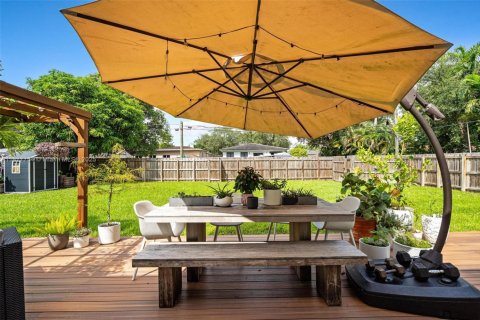 Casa en venta en Miami Springs, Florida, 4 dormitorios, 236.34 m2 № 1928010 - foto 17