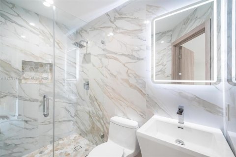 Casa en venta en Miami Springs, Florida, 4 dormitorios, 236.34 m2 № 1928010 - foto 23