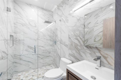 Casa en venta en Miami Springs, Florida, 4 dormitorios, 236.34 m2 № 1928010 - foto 24