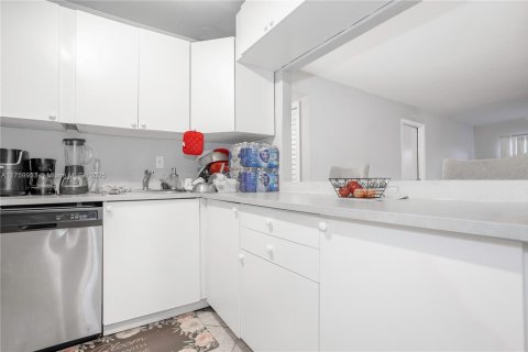 Condo in Deerfield Beach, Florida, 2 bedrooms  № 1867926 - photo 5