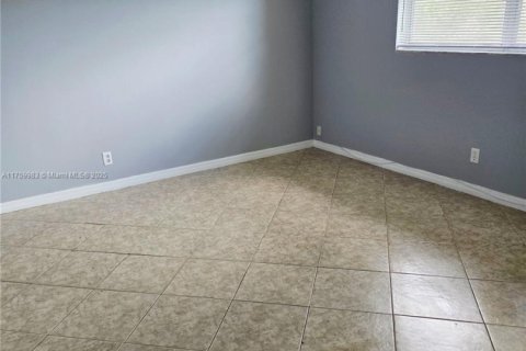 Condo in Deerfield Beach, Florida, 2 bedrooms  № 1867926 - photo 8