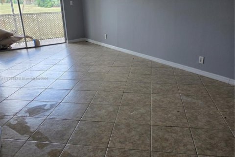 Condo in Deerfield Beach, Florida, 2 bedrooms  № 1867926 - photo 9