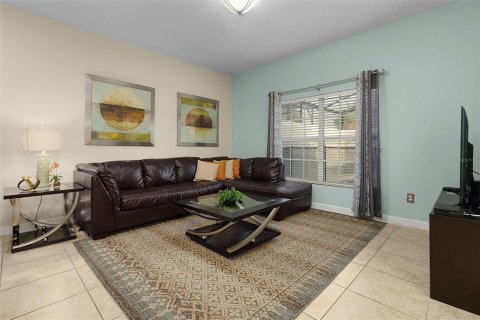 Townhouse in STOREY LAKE in Kissimmee, Florida 4 bedrooms, 177.81 sq.m. № 1192659 - photo 3