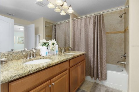 Townhouse in STOREY LAKE in Kissimmee, Florida 4 bedrooms, 177.81 sq.m. № 1192659 - photo 16