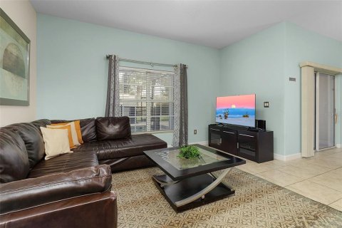Townhouse in STOREY LAKE in Kissimmee, Florida 4 bedrooms, 177.81 sq.m. № 1192659 - photo 2