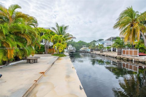 House in Big Pine Key, Florida 3 bedrooms, 93.65 sq.m. № 2080580 - photo 24