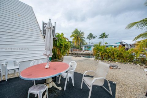 House in Big Pine Key, Florida 3 bedrooms, 93.65 sq.m. № 2080580 - photo 25