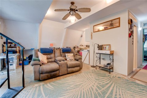 House in Big Pine Key, Florida 3 bedrooms, 93.65 sq.m. № 2080580 - photo 8