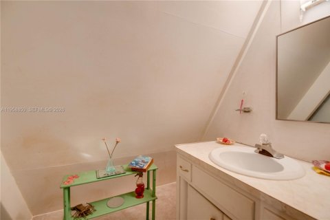 House in Big Pine Key, Florida 3 bedrooms, 93.65 sq.m. № 2080580 - photo 15