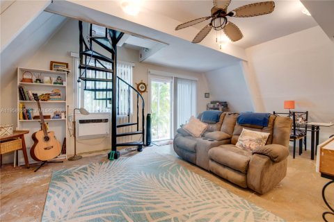 House in Big Pine Key, Florida 3 bedrooms, 93.65 sq.m. № 2080580 - photo 7