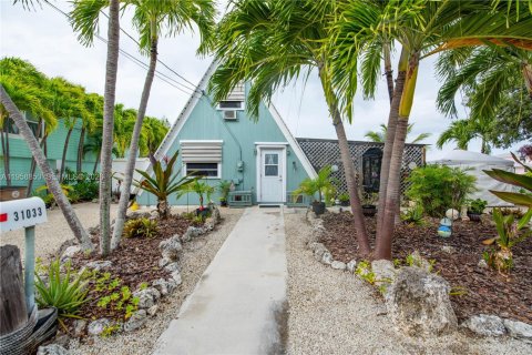 House in Big Pine Key, Florida 3 bedrooms, 93.65 sq.m. № 2080580
