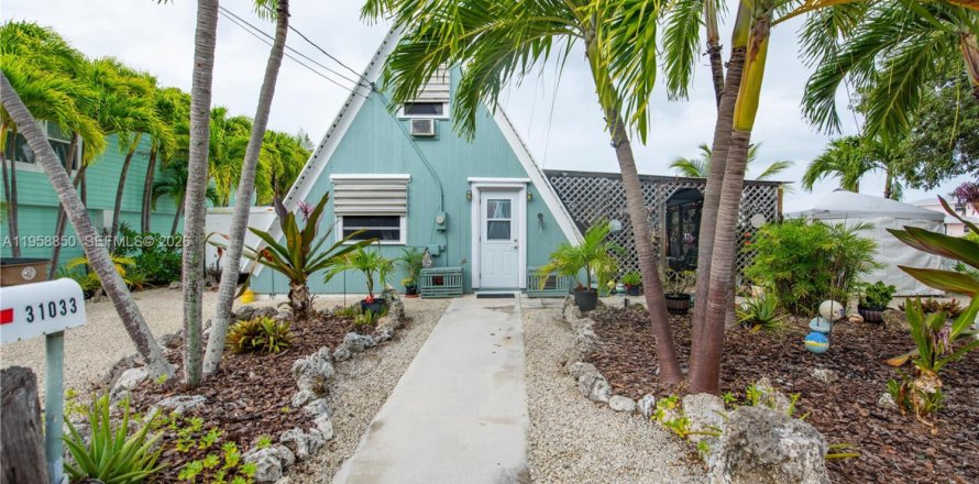 House in Big Pine Key, Florida 3 bedrooms, 93.65 sq.m. № 2080580
