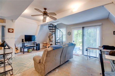 House in Big Pine Key, Florida 3 bedrooms, 93.65 sq.m. № 2080580 - photo 4