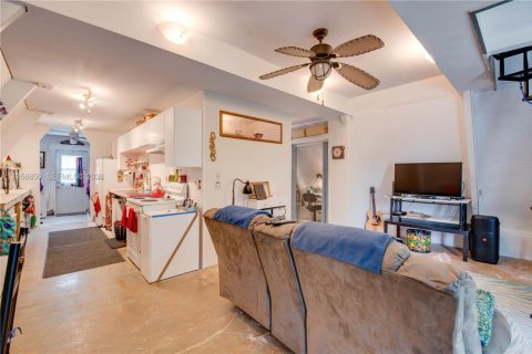 House in Big Pine Key, Florida 3 bedrooms, 93.65 sq.m. № 2080580 - photo 6