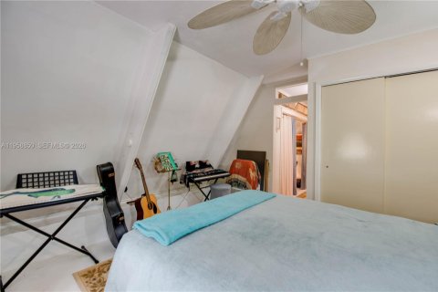 House in Big Pine Key, Florida 3 bedrooms, 93.65 sq.m. № 2080580 - photo 12