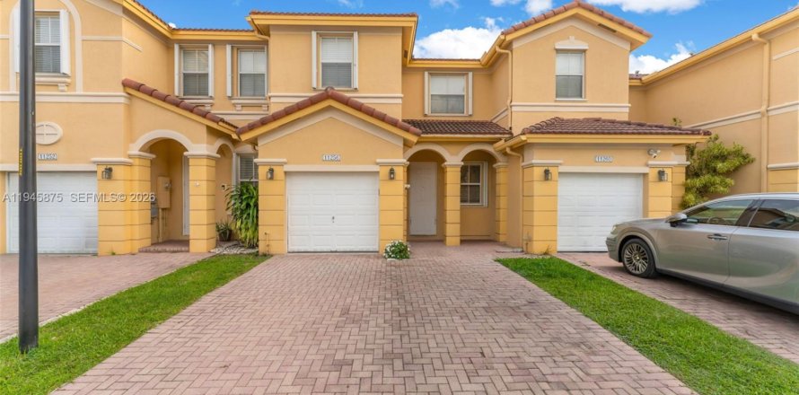 Townhouse in Doral, Florida 3 bedrooms, 142.23 sq.m. № 2003030
