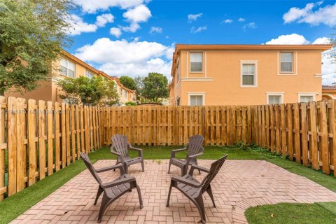 Townhouse in Doral, Florida 3 bedrooms, 142.23 sq.m. № 2003030 - photo 26