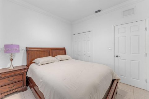 Townhouse in Doral, Florida 3 bedrooms, 142.23 sq.m. № 2003030 - photo 12