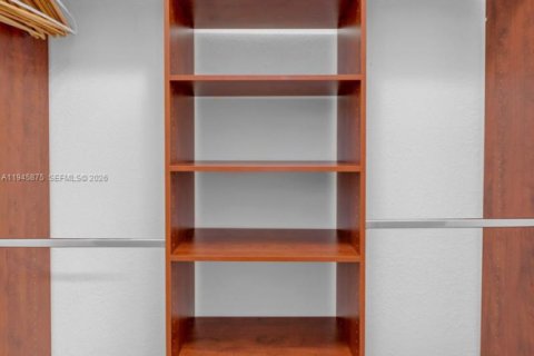 Townhouse in Doral, Florida 3 bedrooms, 142.23 sq.m. № 2003030 - photo 19