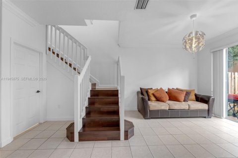 Townhouse in Doral, Florida 3 bedrooms, 142.23 sq.m. № 2003030 - photo 10