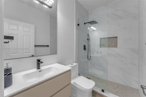 Townhouse in Doral, Florida 3 bedrooms, 142.23 sq.m. № 2003030 - photo 15